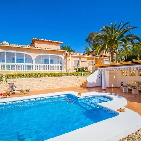 Nicole - Plusholidays Villa