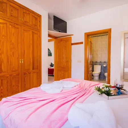 Nicole - Plusholidays Villa Calpe