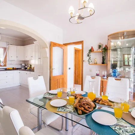 Nicole - Plusholidays Villa Calpe