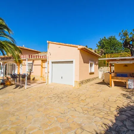 Nicole - Plusholidays Villa